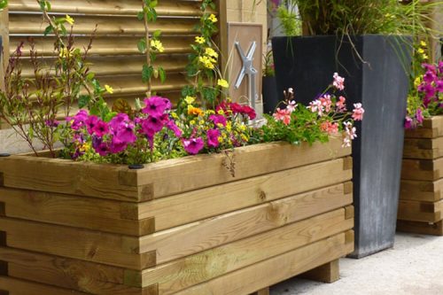 Bac à fleurs en bois