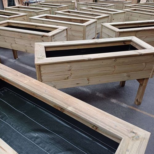 jardinière sur pied en bois